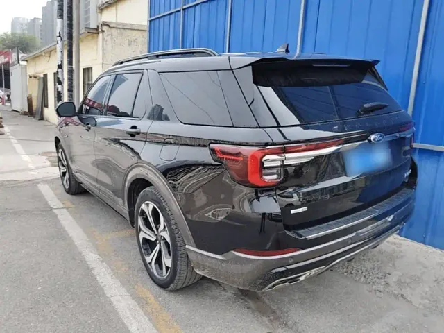 Ford Explorer — Фото автомобиля 4