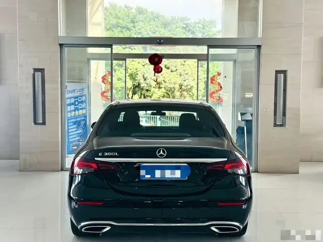 Mercedes-Benz E-Class — Фото автомобиля 7