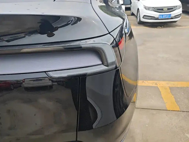 Tesla Model Y — Фото автомобиля 7