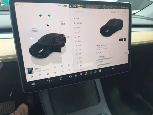 Tesla Model Y — Фото автомобиля 12