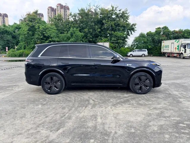 Li Auto L8 — Фото автомобиля 8