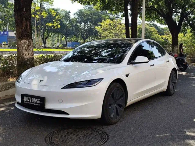 Фотография автомобиля — Tesla Model 3