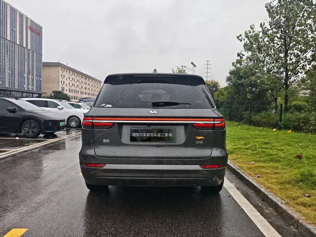 Li Auto ONE — Фото автомобиля 8