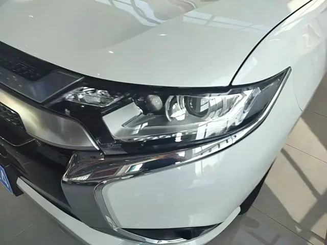 Mitsubishi Outlander — Фото автомобиля 23