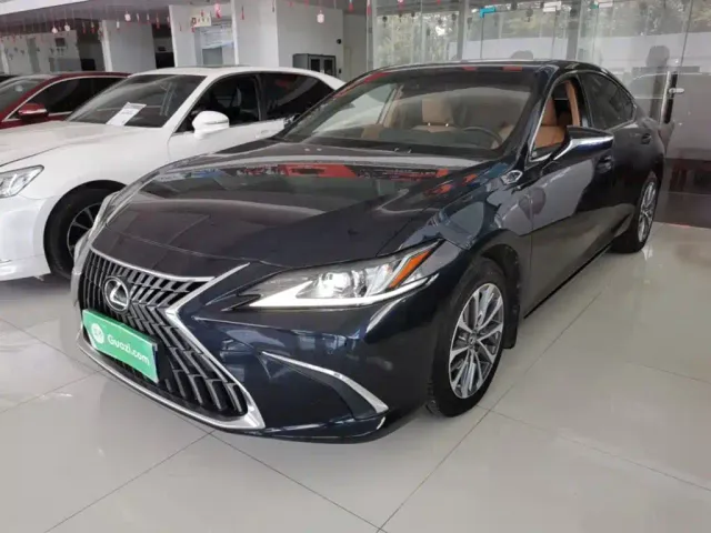 Фотография автомобиля — Lexus ES