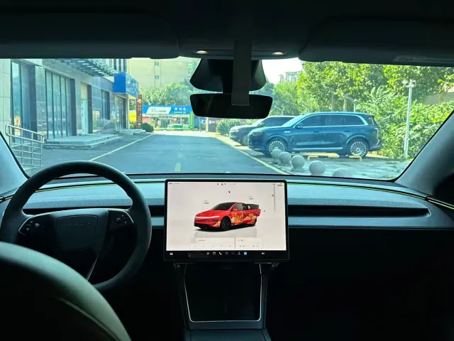 Tesla Model Y — Фото автомобиля 9