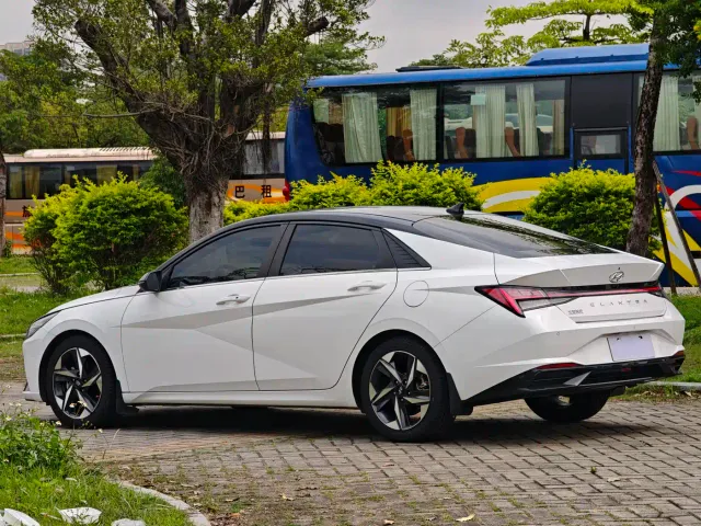 Hyundai Elantra — Фото автомобиля 17
