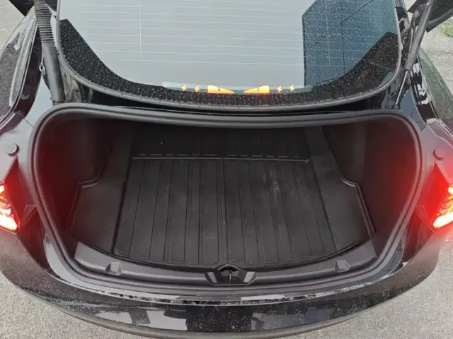 Tesla Model 3 — Фото автомобиля 4
