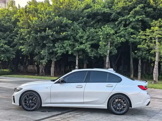 BMW BMW 3 Series 2022 325i M Sport Shadow Edition — Фото автомобиля 7