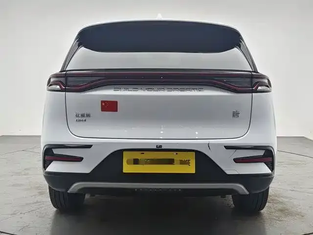 BYD Tang — Фото автомобиля 5