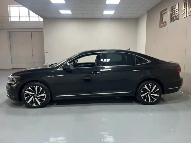 Volkswagen Passat — Фото автомобиля 9