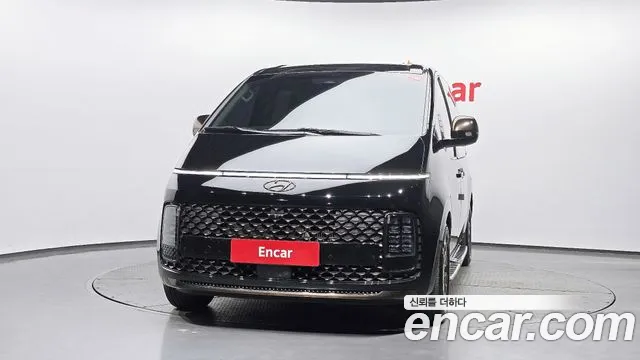 Hyundai Staria Staria 4WD Lounge 9 мест — Фото автомобиля 3