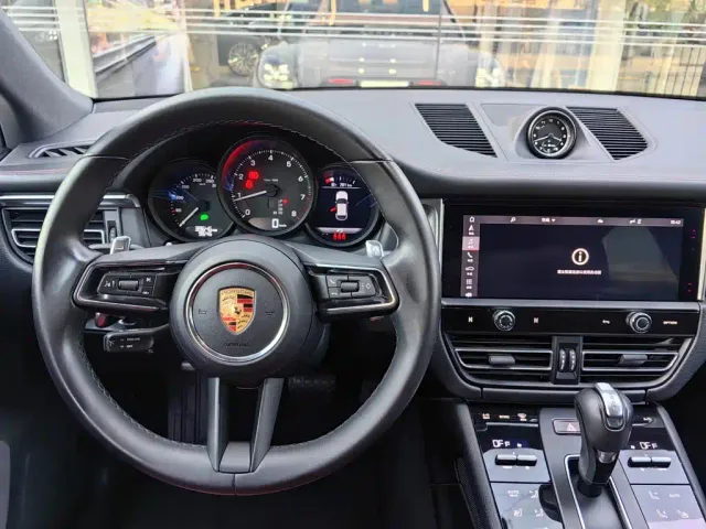 Porsche Macan — Фото автомобиля 6