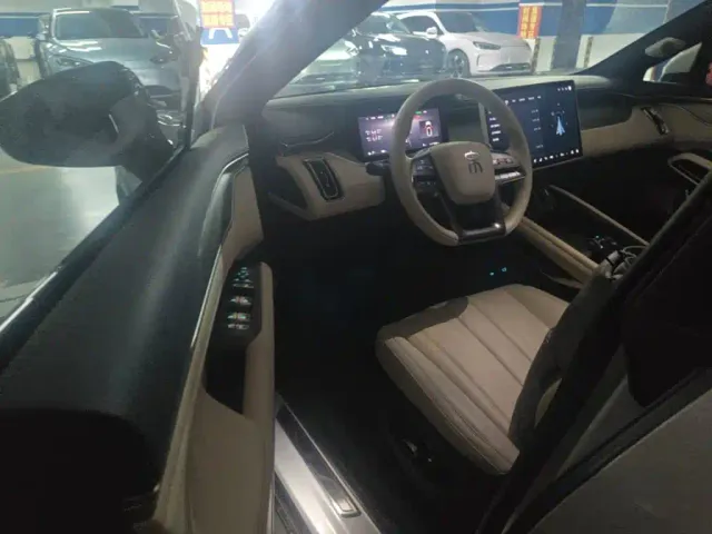 BYD Song L EV — Фото автомобиля 15