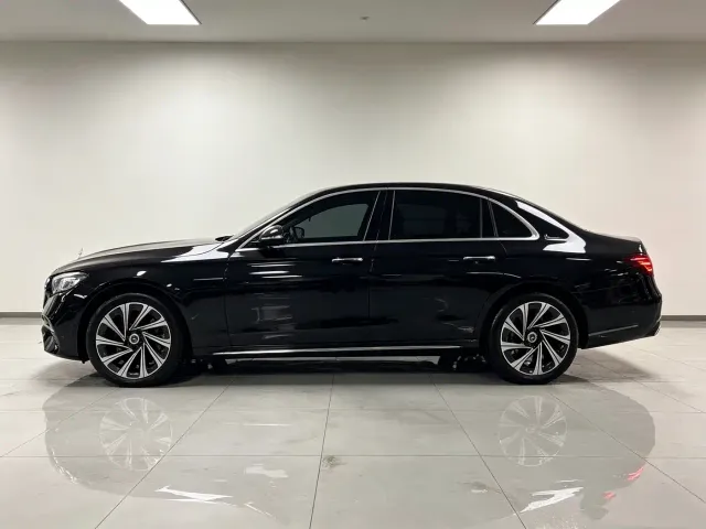 Mercedes-Benz E-Class — Фото автомобиля 18