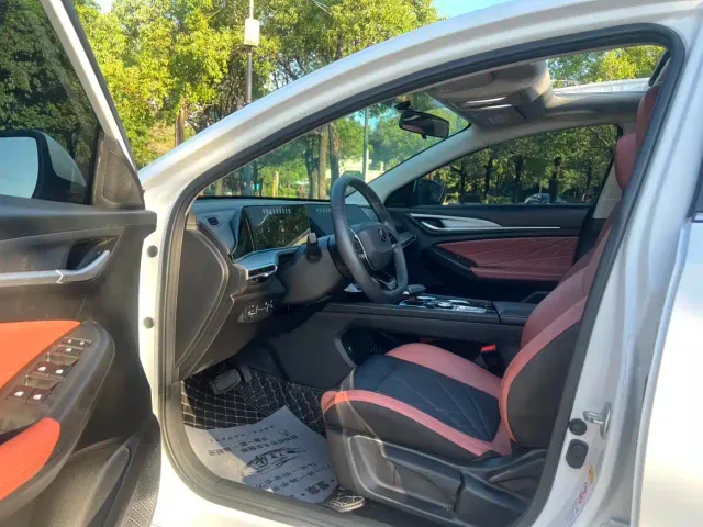 Changan Eado — Фото автомобиля 4