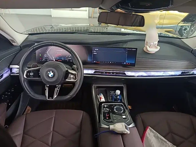 BMW 7 Series — Фото автомобиля 13