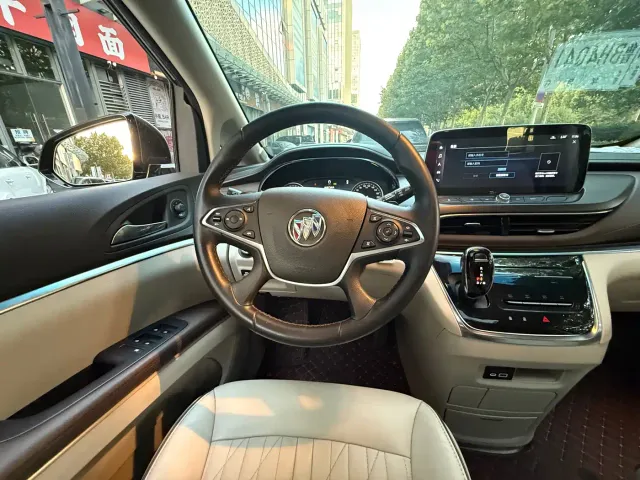 Buick GL8 — Фото автомобиля 10