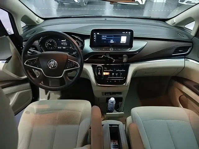 Buick GL8 — Фото автомобиля 9