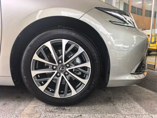 Lexus ES — Фото автомобиля 7