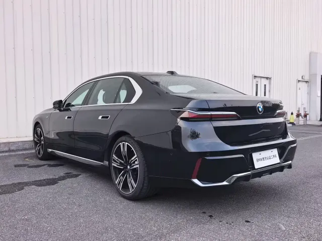 BMW 7 Series — Фото автомобиля 9