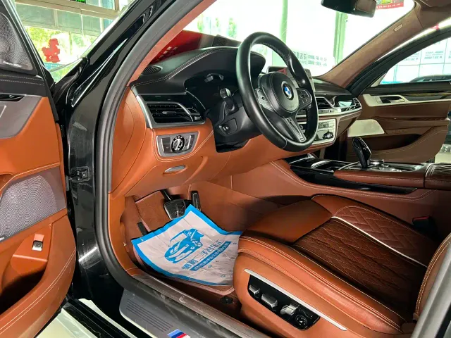 BMW 7 Series — Фото автомобиля 7