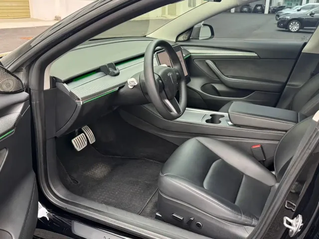 Tesla Model 3 — Фото автомобиля 6