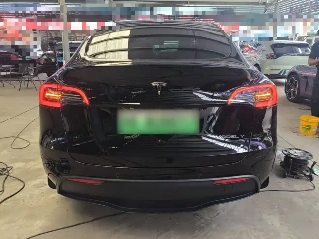Tesla Model Y — Фото автомобиля 5
