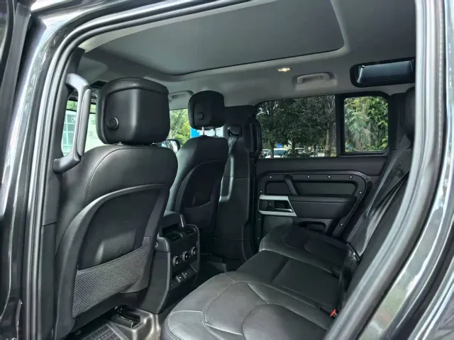Land Rover Defender — Фото автомобиля 6