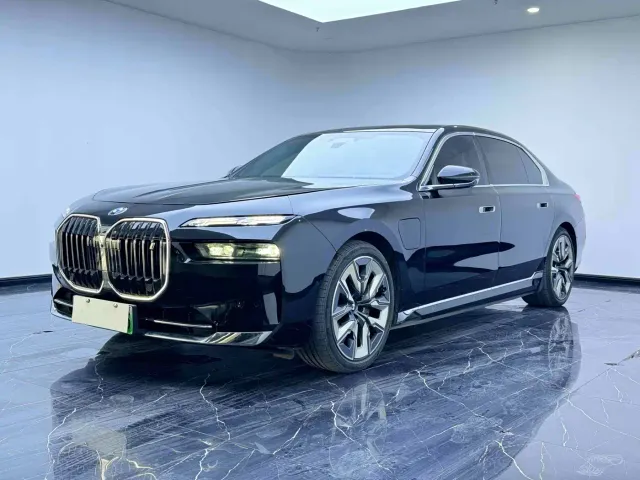 Фотография автомобиля — BMW i7