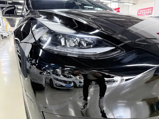 Tesla Model Y — Фото автомобиля 10