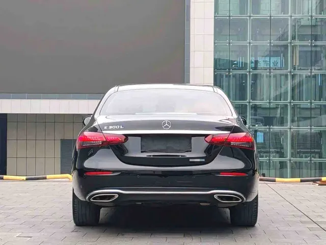 Mercedes-Benz E-Class — Фото автомобиля 11