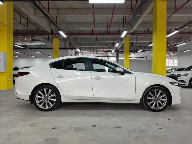Mazda Axela — Фото автомобиля 5