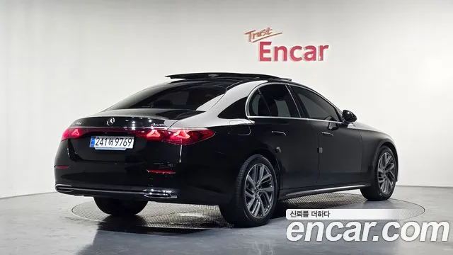 Mercedes-Benz E-Class — Фото автомобиля 2