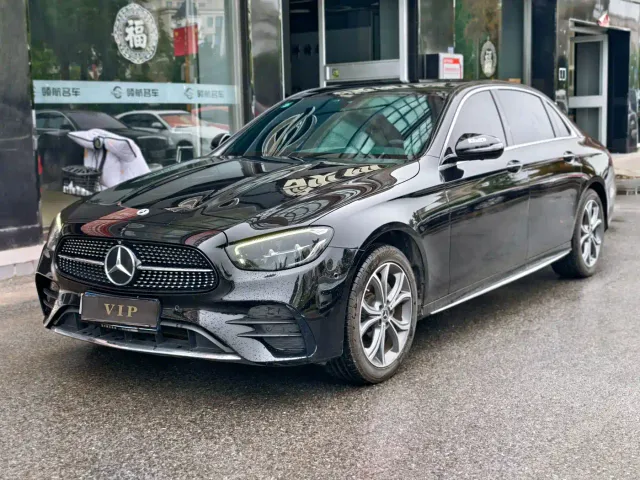 Фотография автомобиля — Mercedes-Benz E-Class