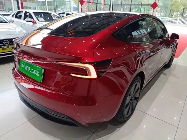 Tesla Model 3 — Фото автомобиля 6