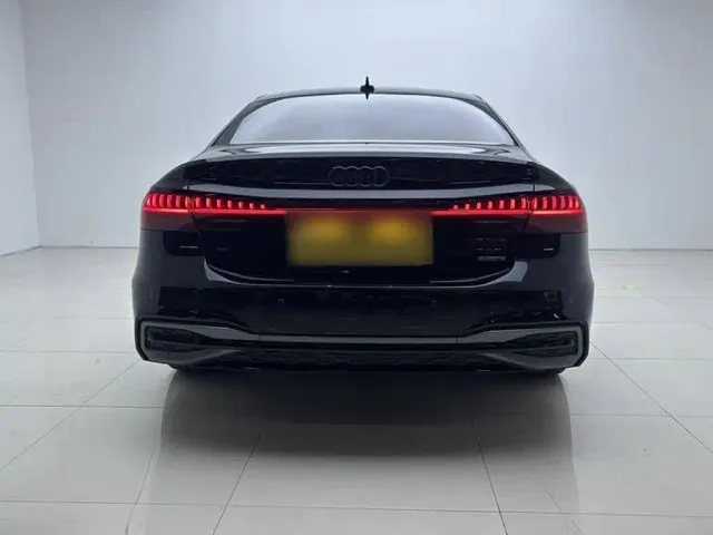 Audi A7L — Фото автомобиля 12