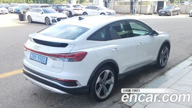 Audi Q4 e-tron F4 — Фото автомобиля 2