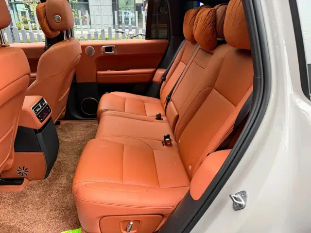 Li Auto L6 — Фото автомобиля 12