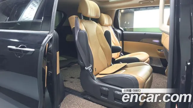 Kia Carnival — Фото автомобиля 18