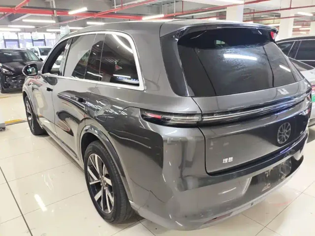 Li Auto L8 — Фото автомобиля 4