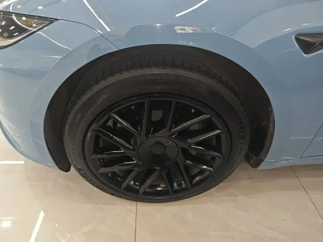 Tesla Model 3 — Фото автомобиля 22