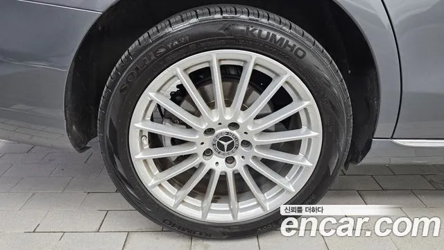 Mercedes-Benz E-Class — Фото автомобиля 2