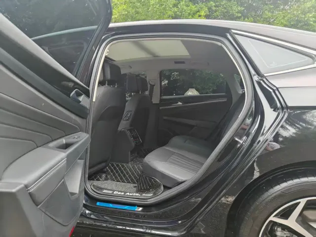 Volkswagen Passat — Фото автомобиля 6