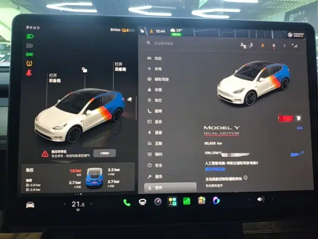Tesla Model Y — Фото автомобиля 11