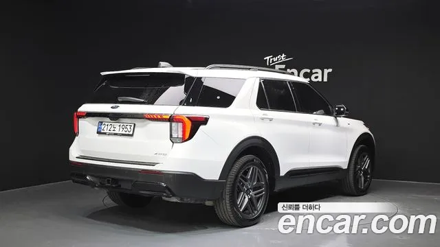 Ford Explorer Explorer 6 поколение 2.3 ST-Line 4WD — Фото автомобиля 2