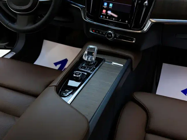 Volvo S90 — Фото автомобиля 21