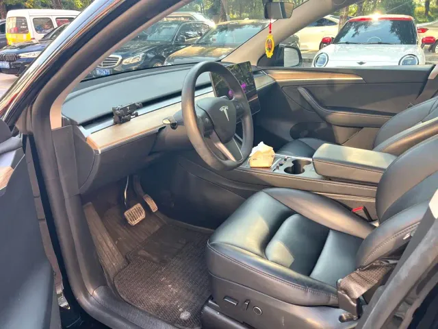 Tesla Model Y — Фото автомобиля 6