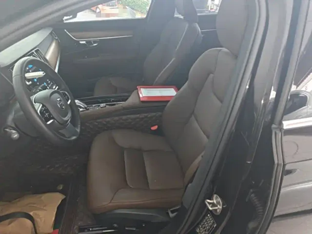 Volvo S90 — Фото автомобиля 14