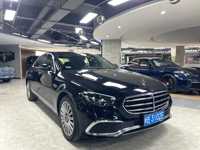 Mercedes-Benz E-Class — Фото автомобиля 2